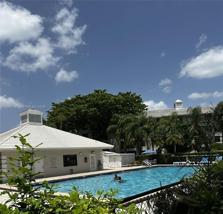 For Rent: $2,950 (2 beds, 2 baths, 1385 Square Feet)