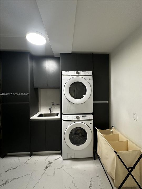 For Rent: $2,950 (2 beds, 2 baths, 1385 Square Feet)