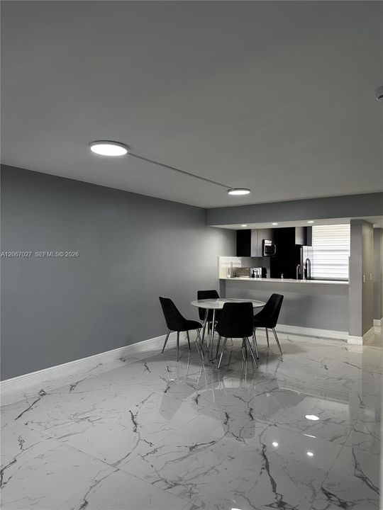 For Rent: $2,950 (2 beds, 2 baths, 1385 Square Feet)