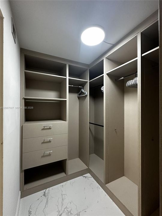 For Rent: $2,950 (2 beds, 2 baths, 1385 Square Feet)