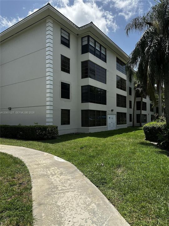 For Rent: $2,950 (2 beds, 2 baths, 1385 Square Feet)