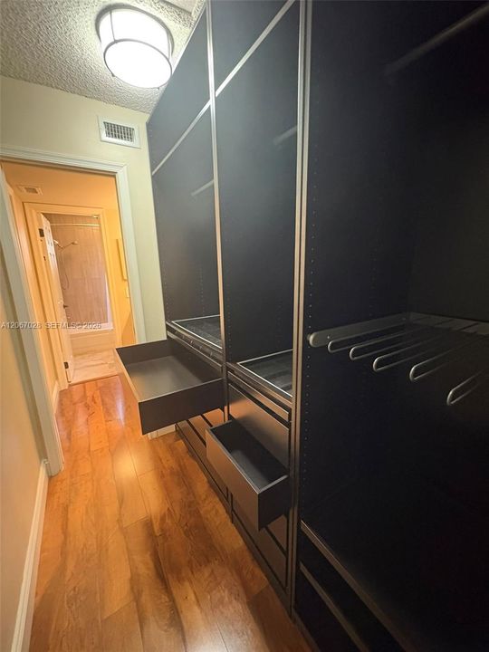 Activo con contrato: $2,750 (2 camas, 2 baños, 1570 Pies cuadrados)