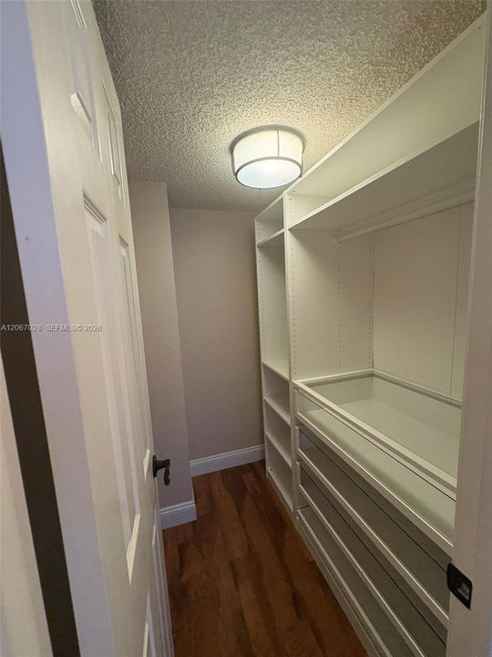 Activo con contrato: $2,750 (2 camas, 2 baños, 1570 Pies cuadrados)