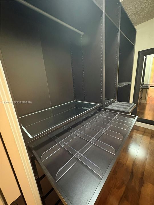 Activo con contrato: $2,750 (2 camas, 2 baños, 1570 Pies cuadrados)