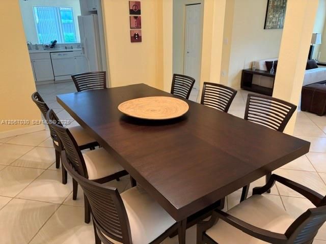 For Sale: $1,140,000 (4 beds, 2 baths, 2011 Square Feet)