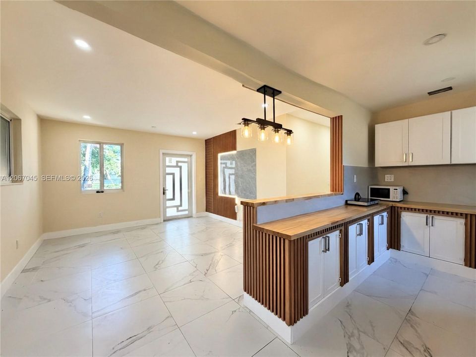 В аренду: $3,200 (2 спален, 2 ванн, 851 Квадратных фут)