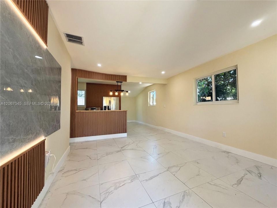 В аренду: $3,200 (2 спален, 2 ванн, 851 Квадратных фут)