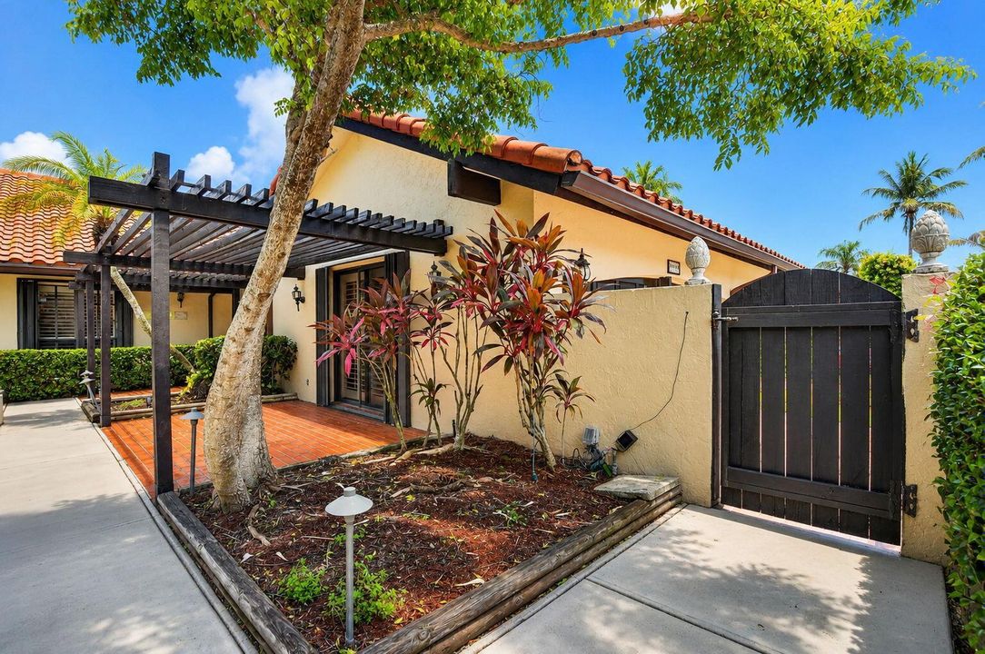 3-web-or-mls-21718 San Simeon Cir (2)