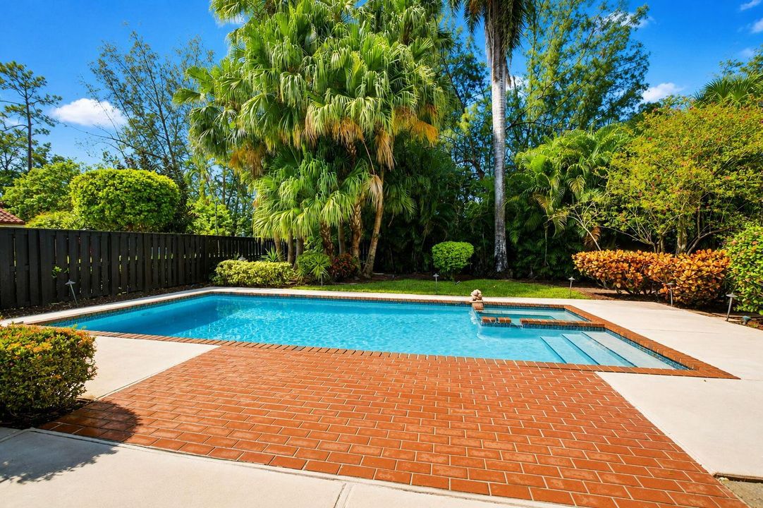 9-web-or-mls-21718 San Simeon Cir (11)