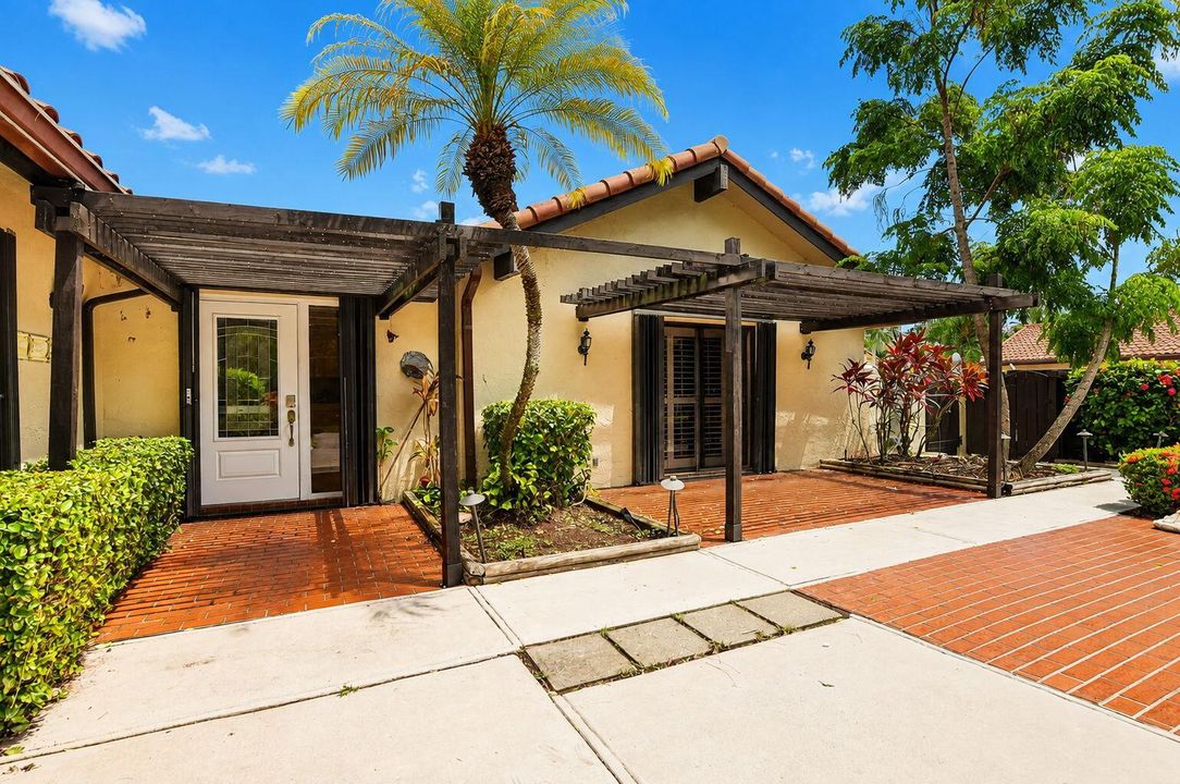 10-web-or-mls-21718 San Simeon Cir (10)