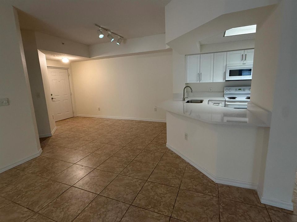 Dining Room & Entrance