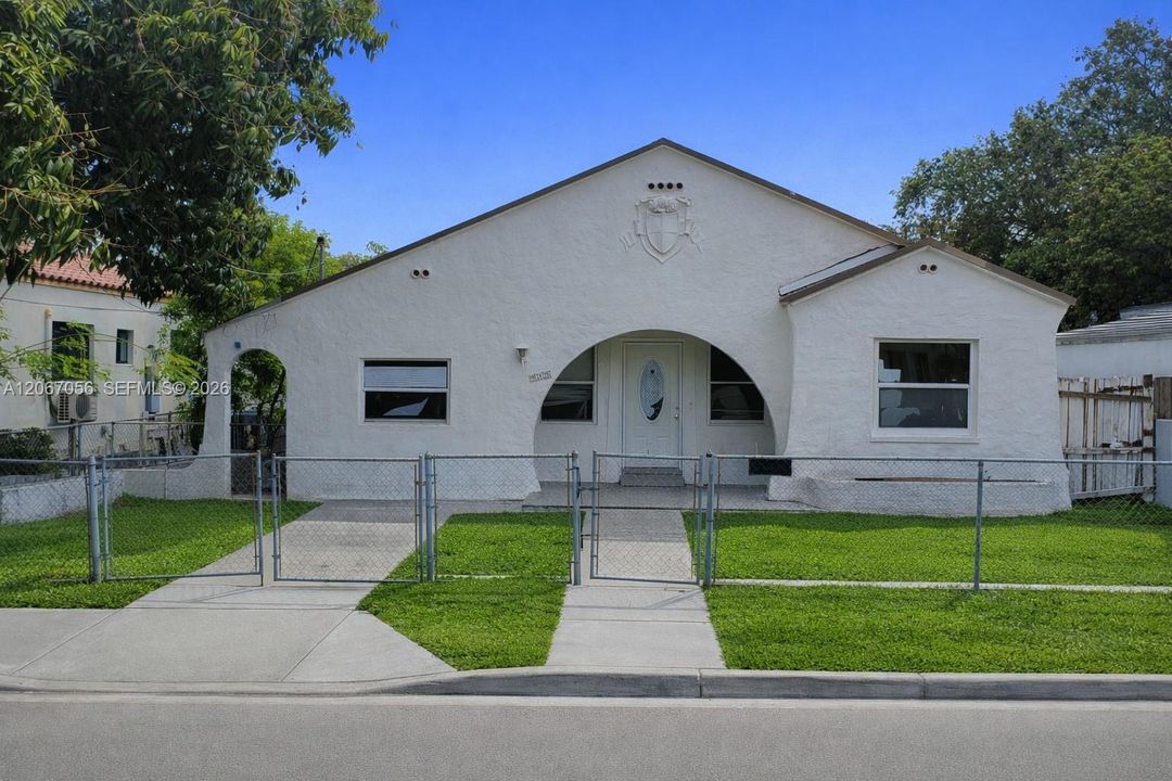 For Sale: $495,000 (2 beds, 1 baths, 1114 Square Feet)