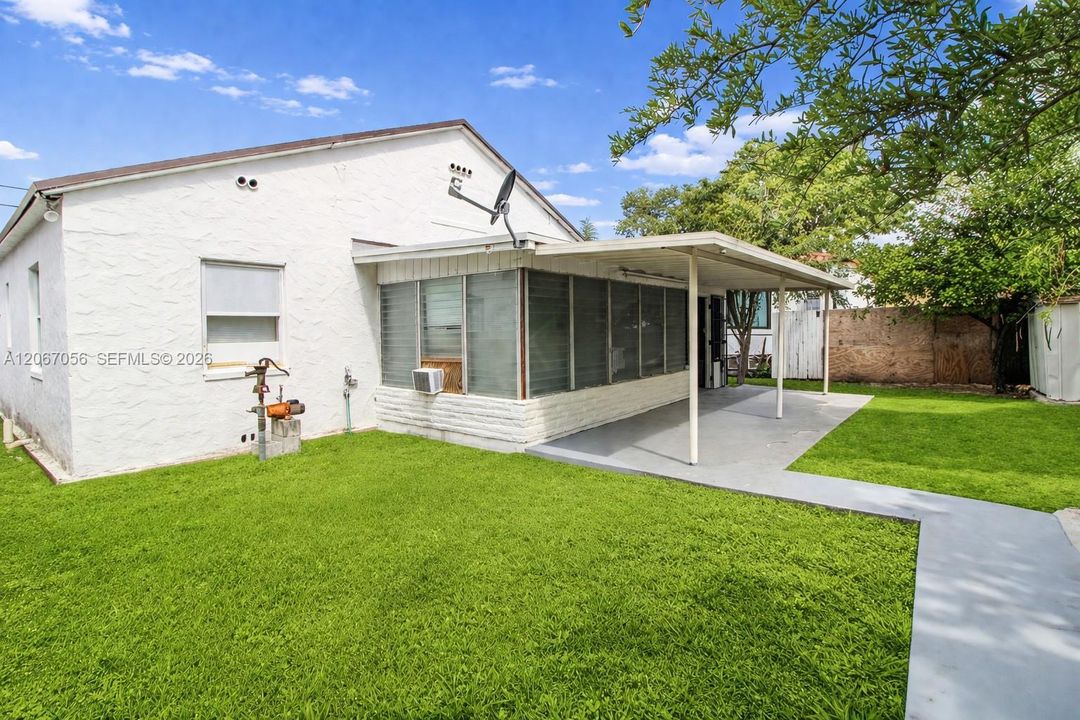 For Sale: $495,000 (2 beds, 1 baths, 1114 Square Feet)