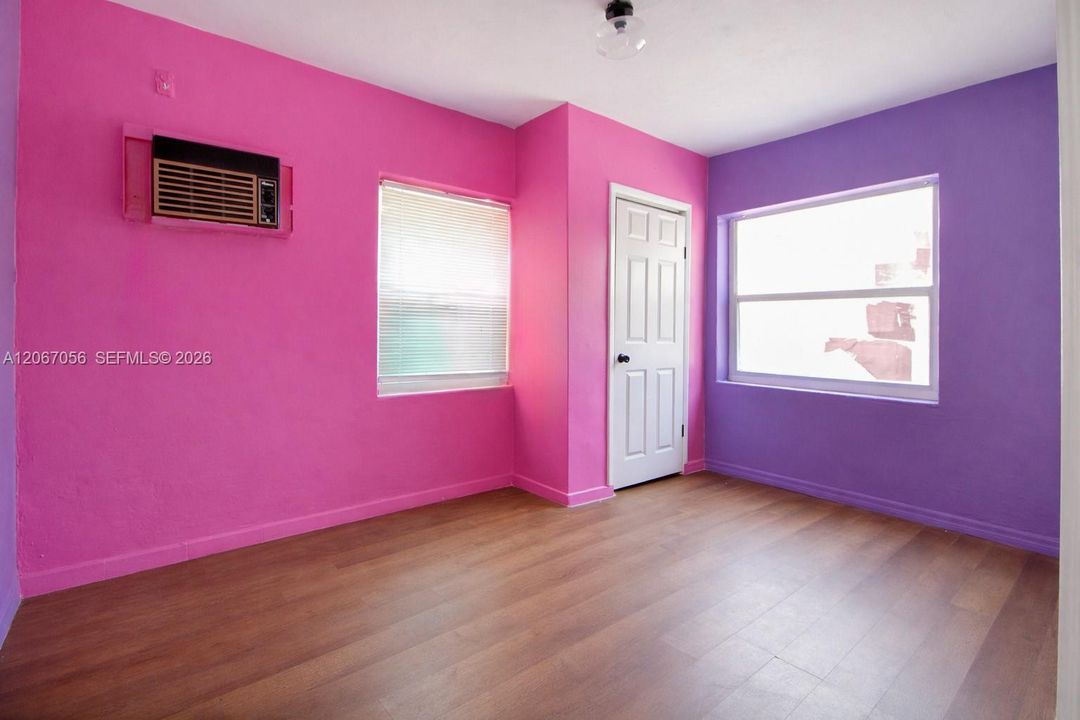 For Sale: $495,000 (2 beds, 1 baths, 1114 Square Feet)