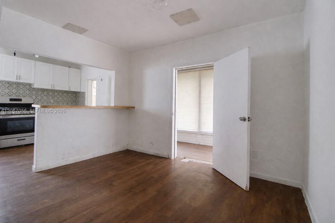 For Sale: $495,000 (2 beds, 1 baths, 1114 Square Feet)