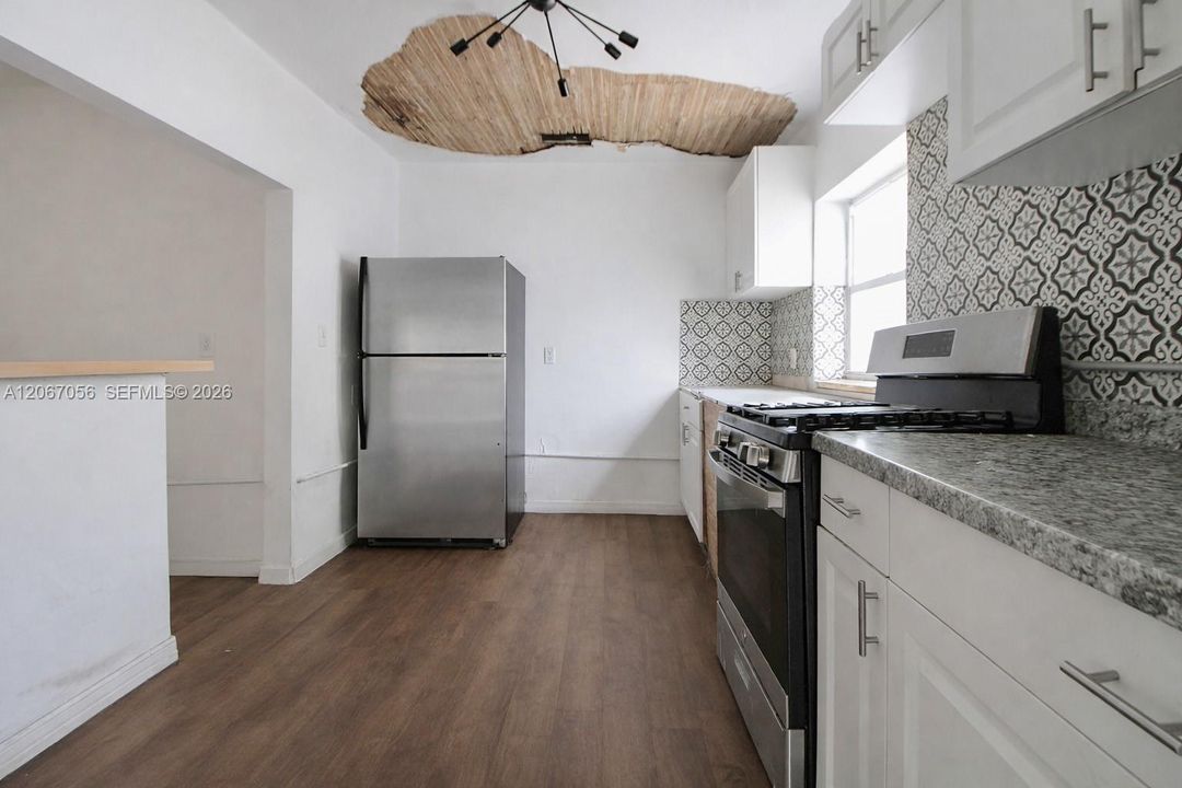 For Sale: $495,000 (2 beds, 1 baths, 1114 Square Feet)