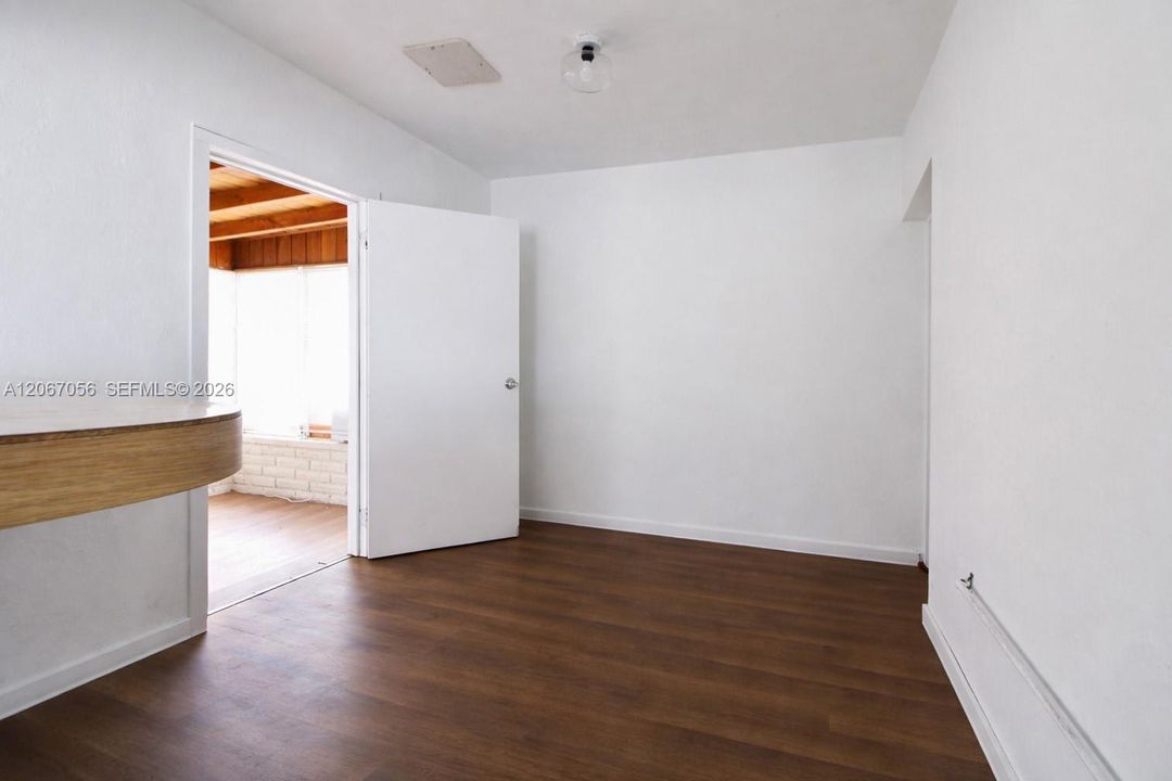 For Sale: $495,000 (2 beds, 1 baths, 1114 Square Feet)