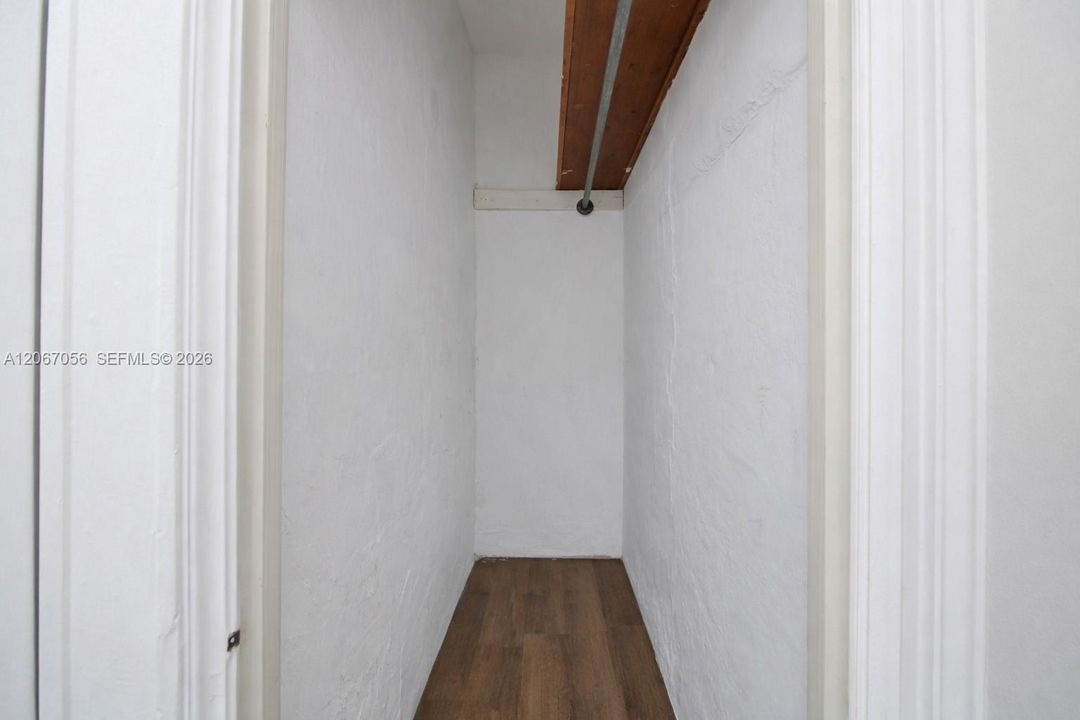 For Sale: $495,000 (2 beds, 1 baths, 1114 Square Feet)