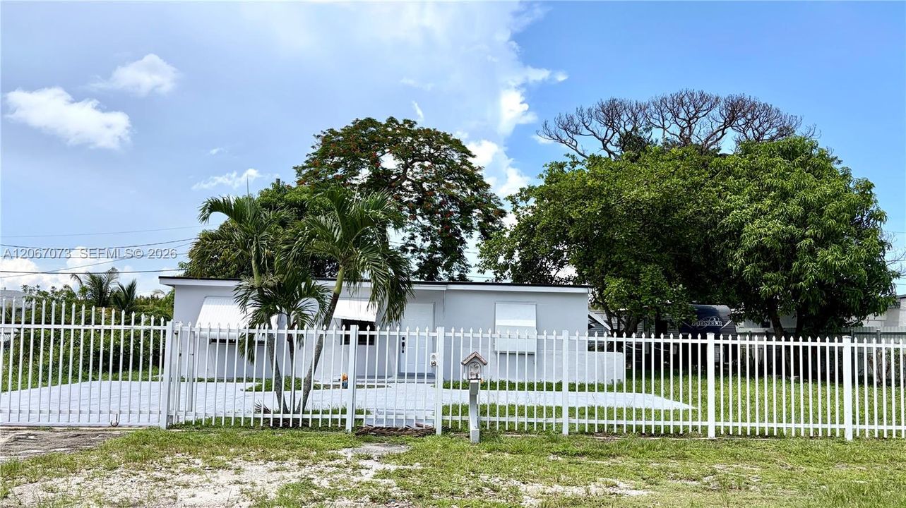 En Venta: $427,000 (3 camas, 1 baños, 858 Pies cuadrados)