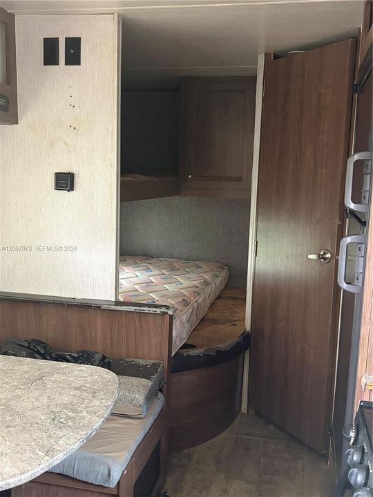En Venta: $427,000 (3 camas, 1 baños, 858 Pies cuadrados)