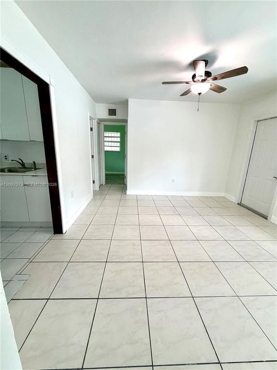 En Venta: $427,000 (3 camas, 1 baños, 858 Pies cuadrados)