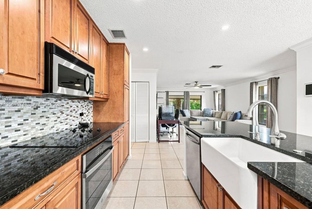 В аренду: $2,750 (2 спален, 2 ванн, 1218 Квадратных фут)