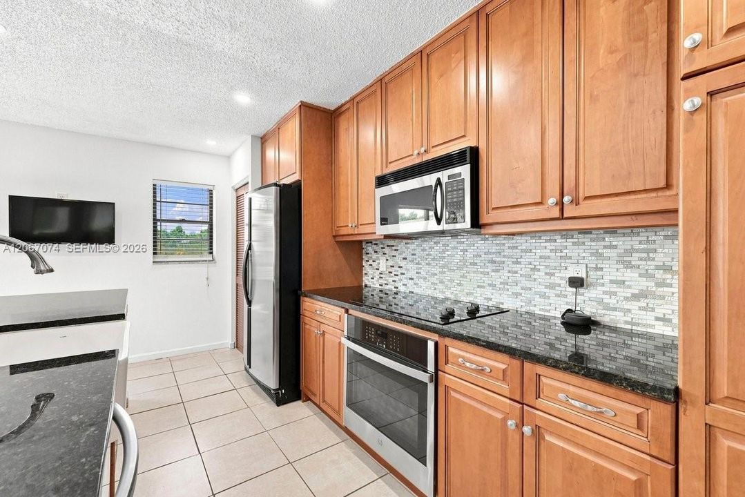 В аренду: $2,750 (2 спален, 2 ванн, 1218 Квадратных фут)
