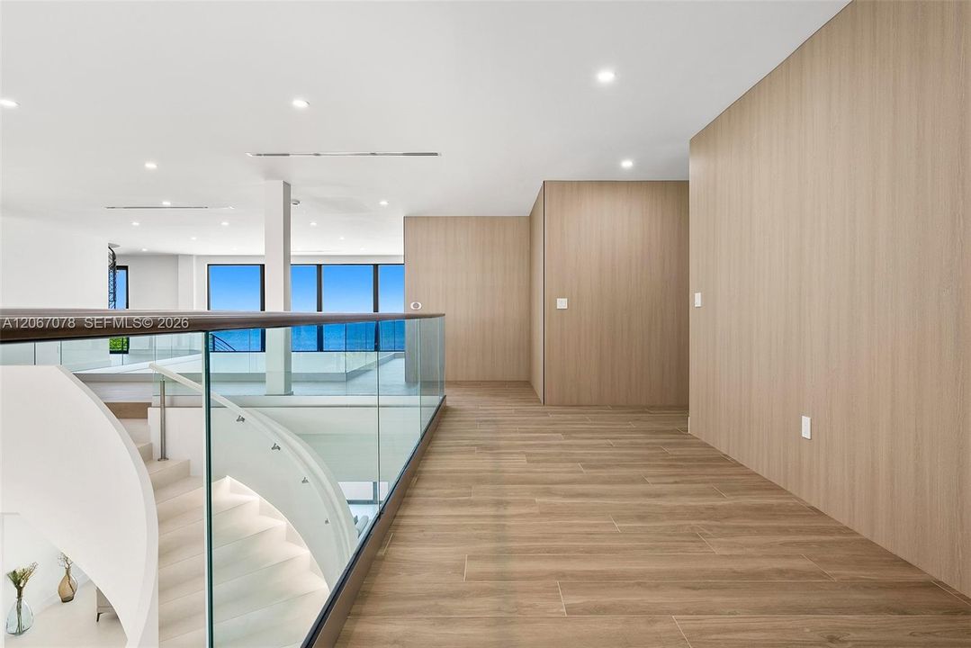 For Sale: $27,500,000 (9 beds, 9 baths, 18524 Square Feet)