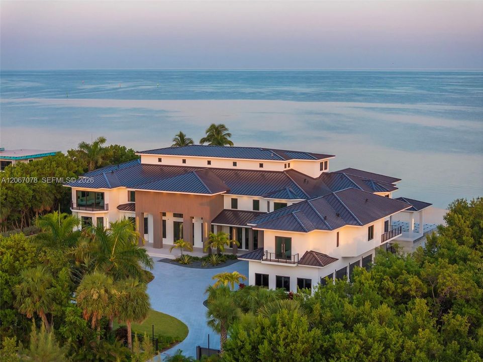 For Sale: $27,500,000 (9 beds, 9 baths, 18524 Square Feet)