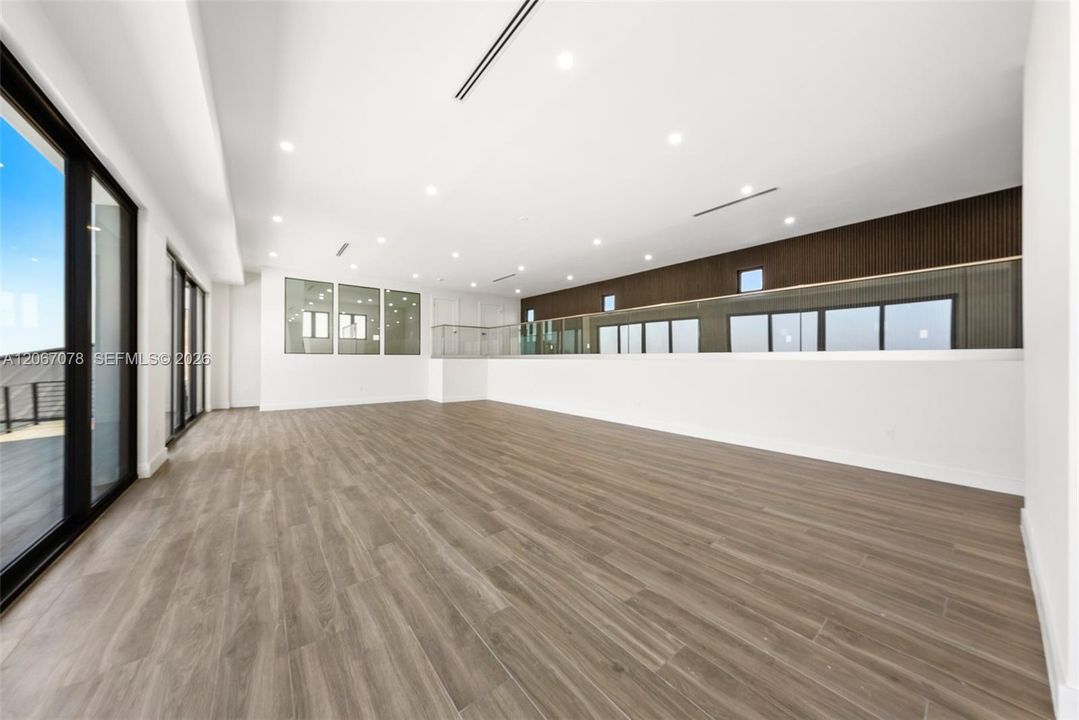 For Sale: $27,500,000 (9 beds, 9 baths, 18524 Square Feet)
