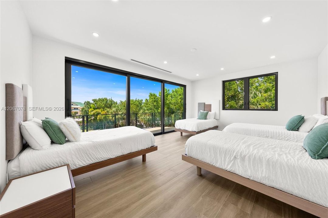For Sale: $27,500,000 (9 beds, 9 baths, 18524 Square Feet)