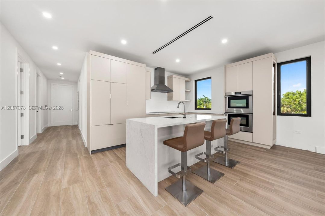 For Sale: $27,500,000 (9 beds, 9 baths, 18524 Square Feet)