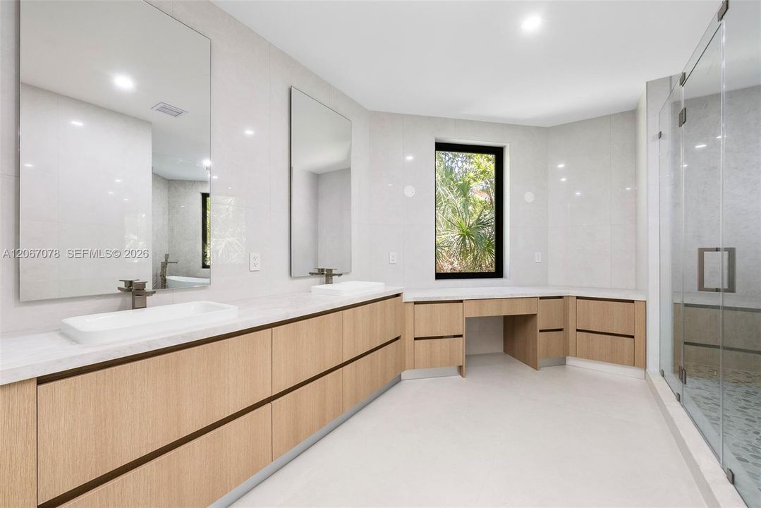 For Sale: $27,500,000 (9 beds, 9 baths, 18524 Square Feet)
