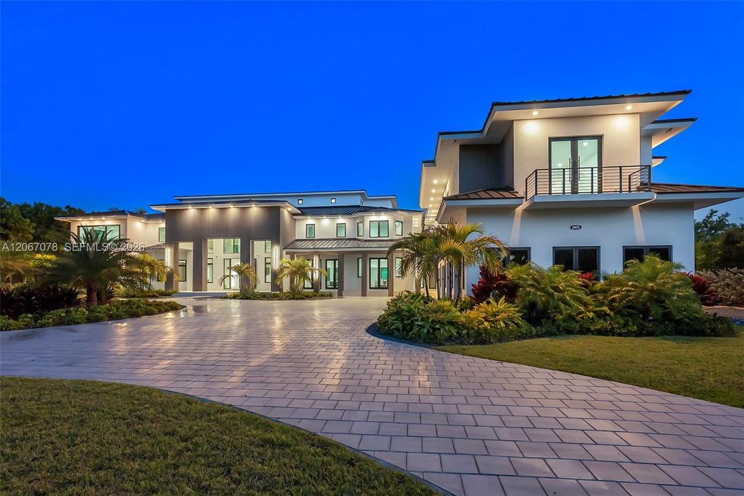 For Sale: $27,500,000 (9 beds, 9 baths, 18524 Square Feet)