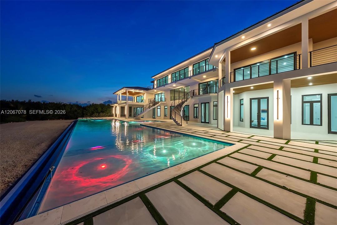 For Sale: $27,500,000 (9 beds, 9 baths, 18524 Square Feet)