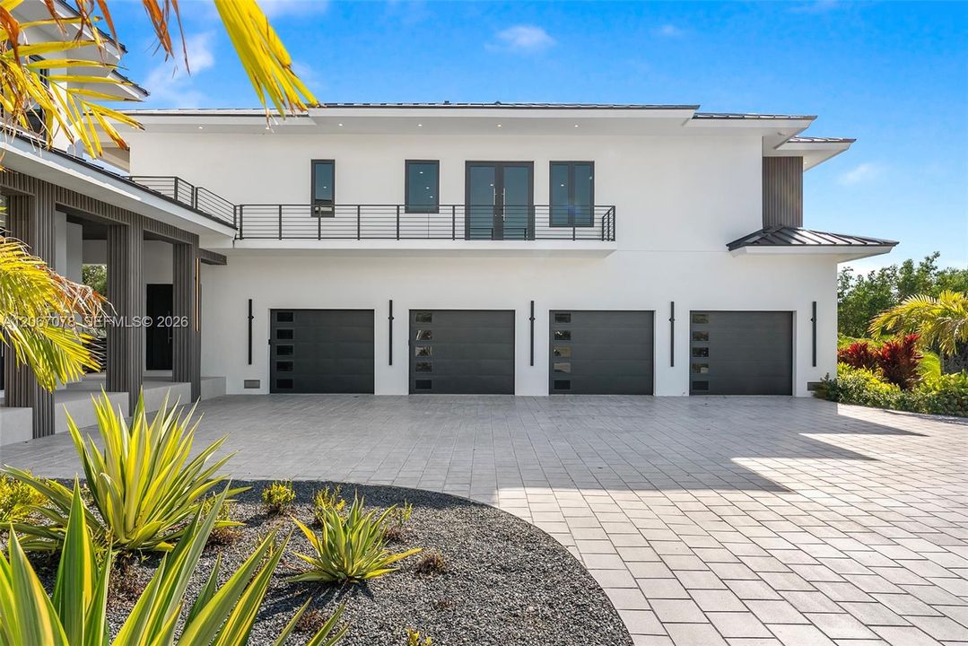 For Sale: $27,500,000 (9 beds, 9 baths, 18524 Square Feet)