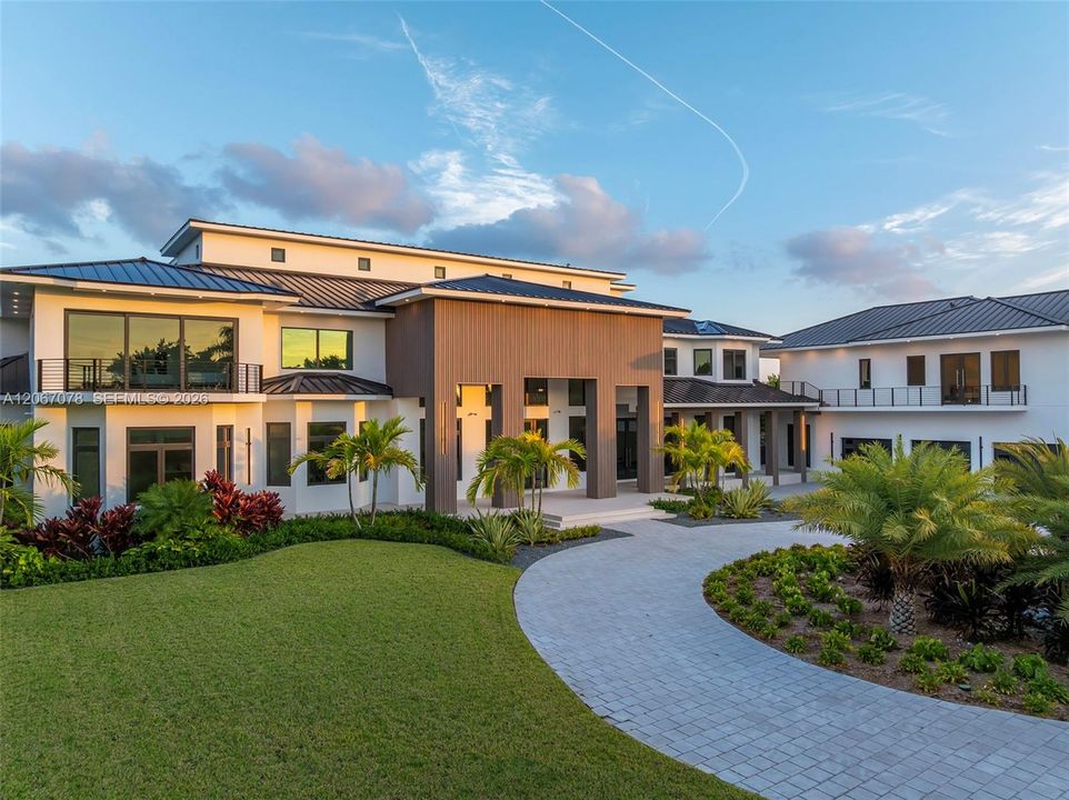 For Sale: $27,500,000 (9 beds, 9 baths, 18524 Square Feet)