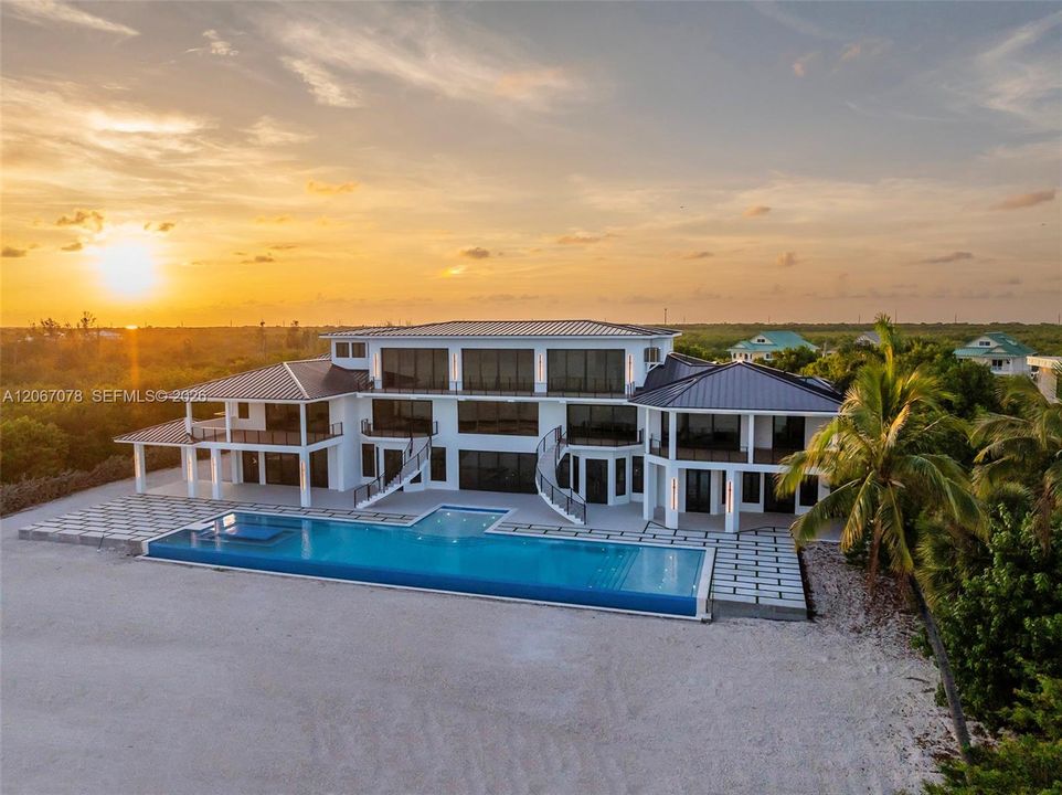 For Sale: $27,500,000 (9 beds, 9 baths, 18524 Square Feet)