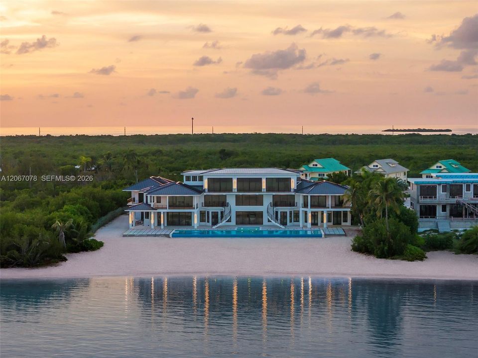 For Sale: $27,500,000 (9 beds, 9 baths, 18524 Square Feet)