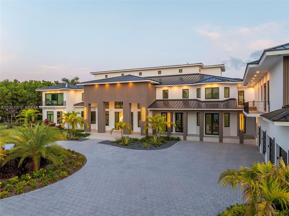 For Sale: $27,500,000 (9 beds, 9 baths, 18524 Square Feet)