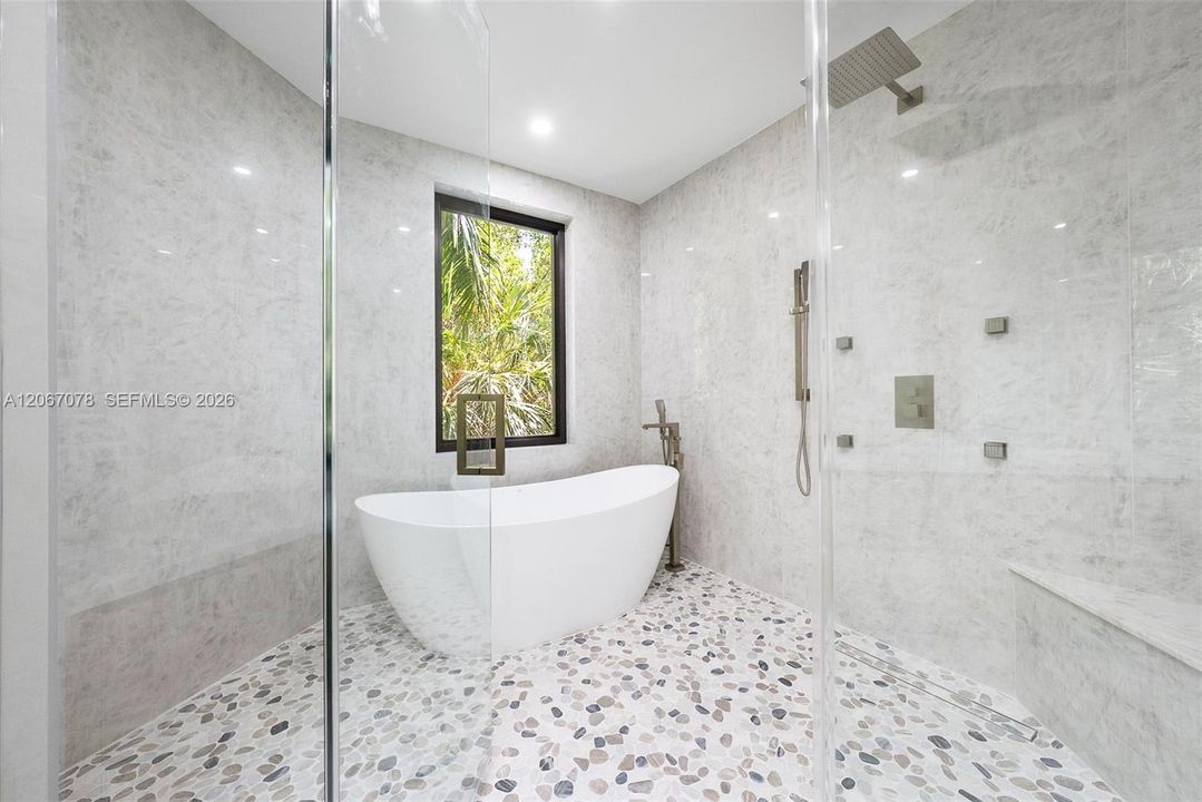 For Sale: $27,500,000 (9 beds, 9 baths, 18524 Square Feet)