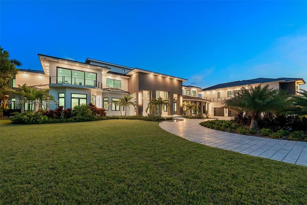 For Sale: $27,500,000 (9 beds, 9 baths, 18524 Square Feet)