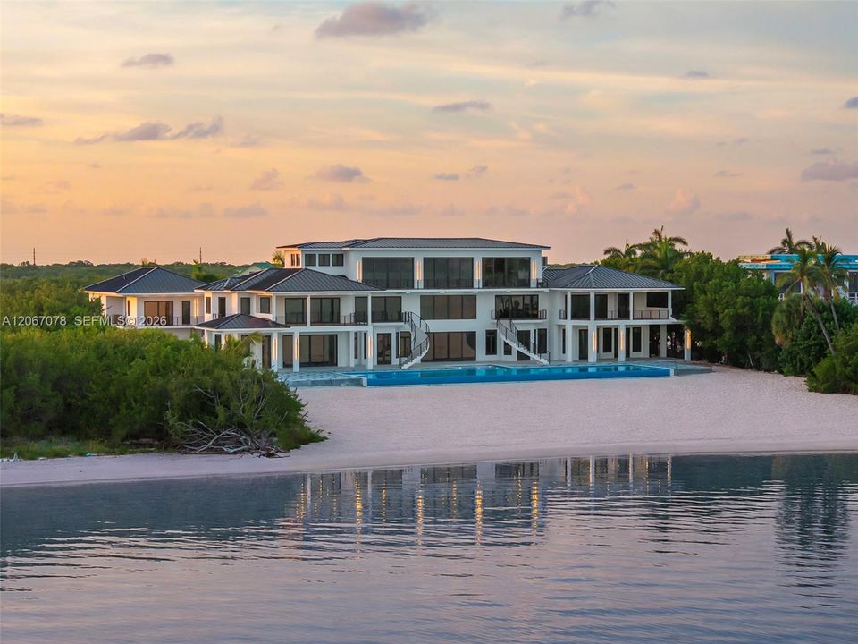 For Sale: $27,500,000 (9 beds, 9 baths, 18524 Square Feet)