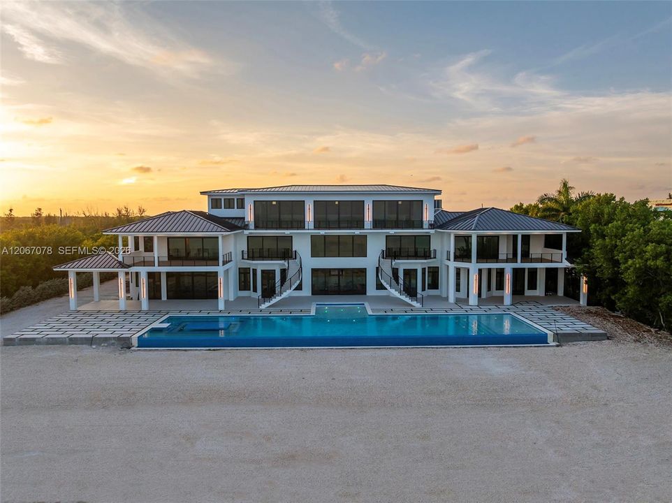 For Sale: $27,500,000 (9 beds, 9 baths, 18524 Square Feet)