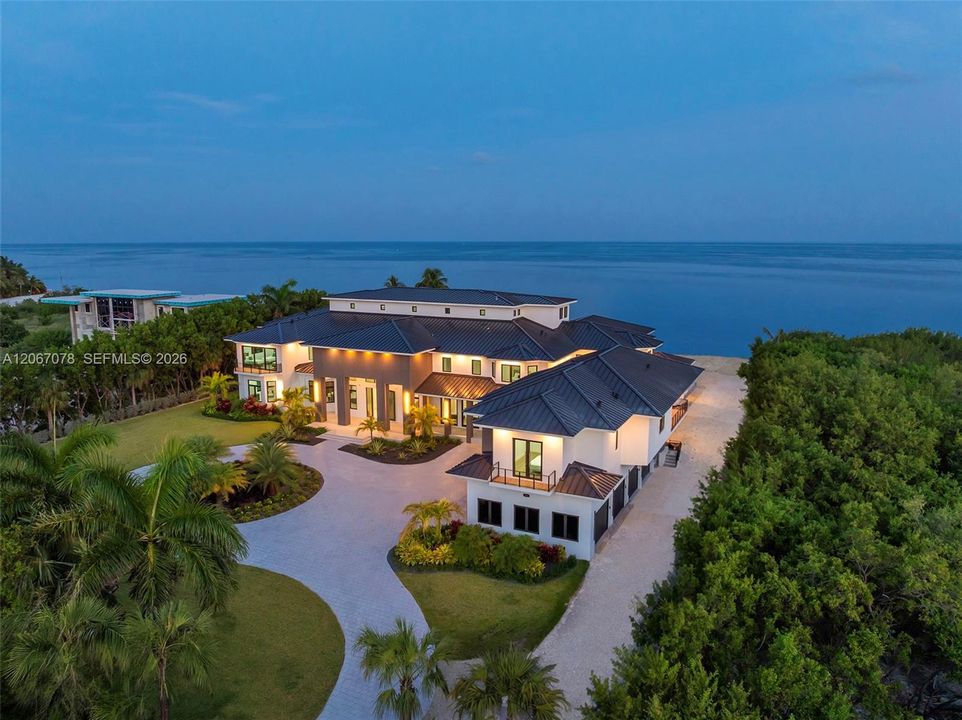 For Sale: $27,500,000 (9 beds, 9 baths, 18524 Square Feet)