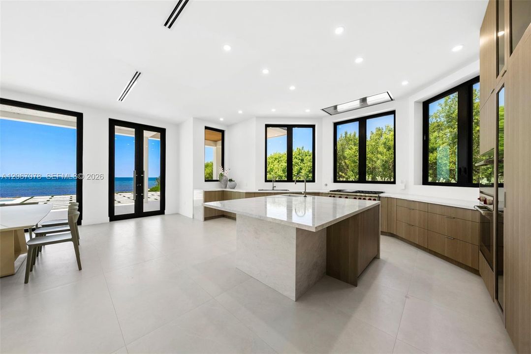 For Sale: $27,500,000 (9 beds, 9 baths, 18524 Square Feet)