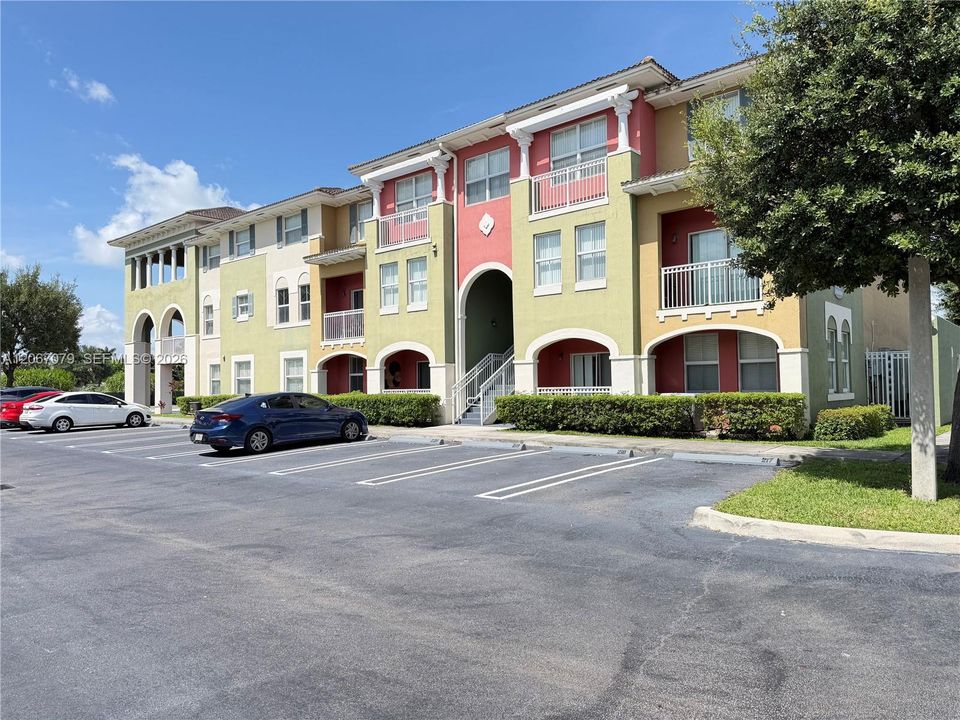 For Sale: $392,000 (3 beds, 2 baths, 1312 Square Feet)