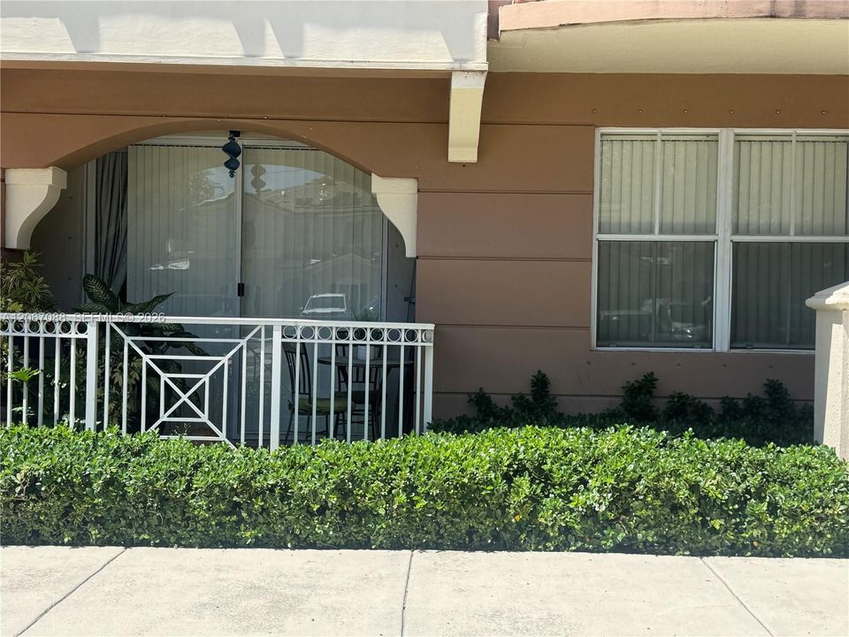 For Sale: $416,000 (3 beds, 2 baths, 1260 Square Feet)
