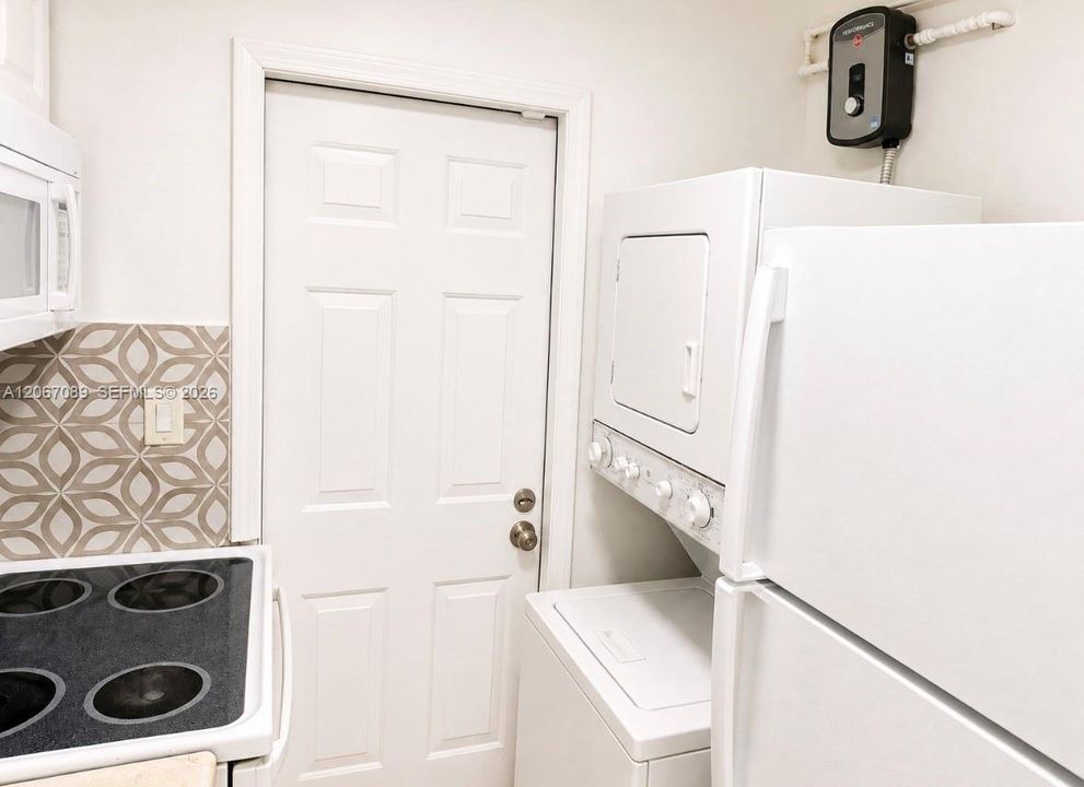 For Rent: $1,800 (2 beds, 1 baths, 2432 Square Feet)