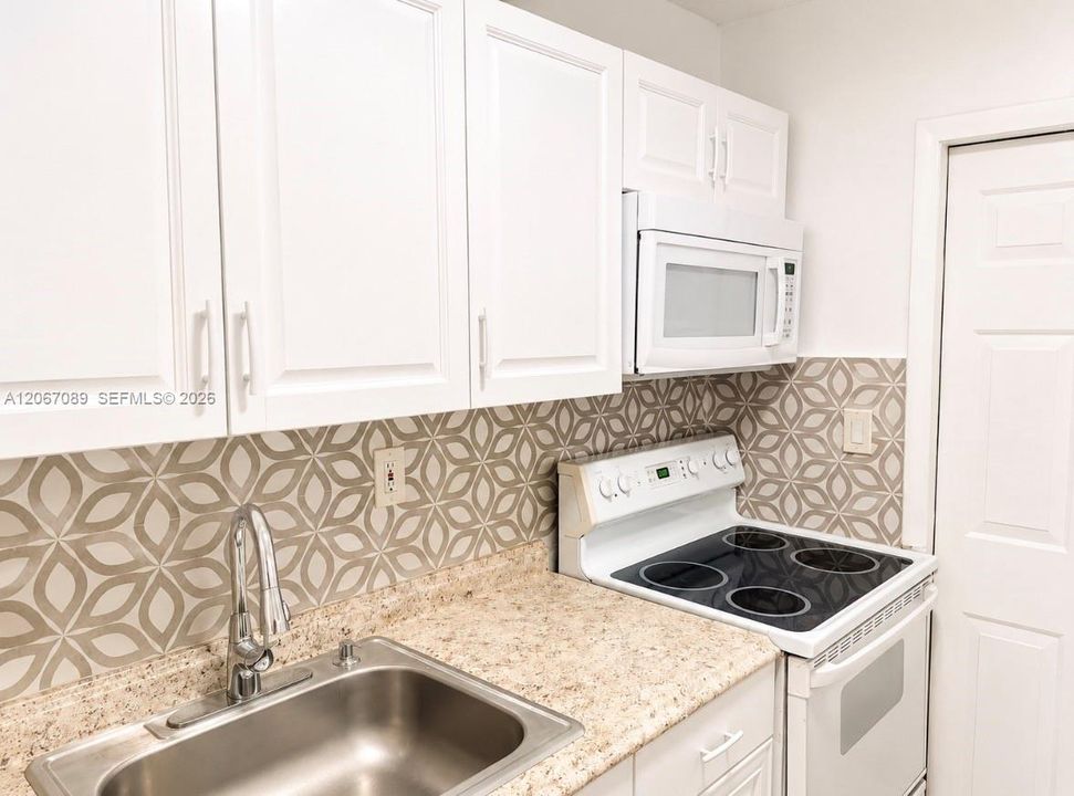 For Rent: $1,800 (2 beds, 1 baths, 2432 Square Feet)